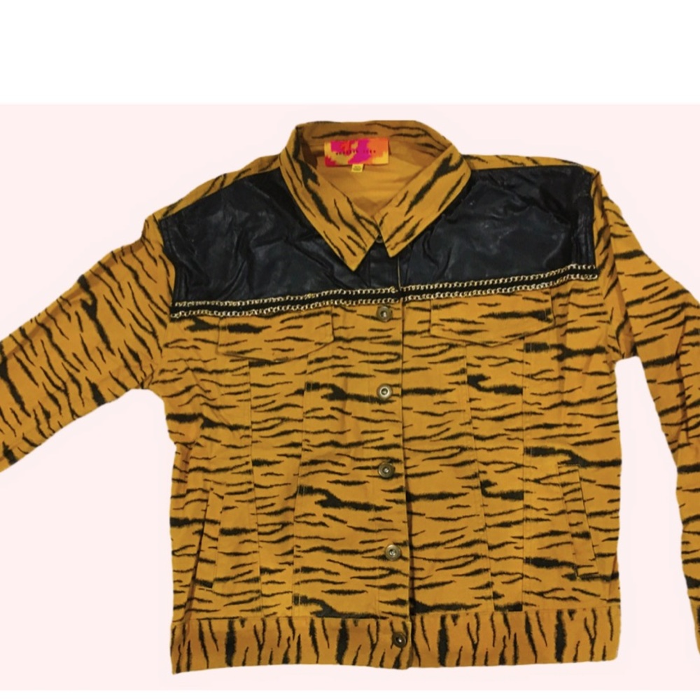 TIGER PATTERN VINTAGE STYLE BOMBER JACKET/FAUX DISTRESSED LEATHER CHAIN ACCENT